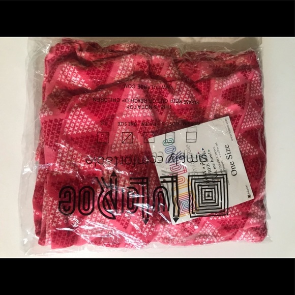 Lularoe LLR Valentine Leggings Xxxooo triangles OS - Picture 3 of 4